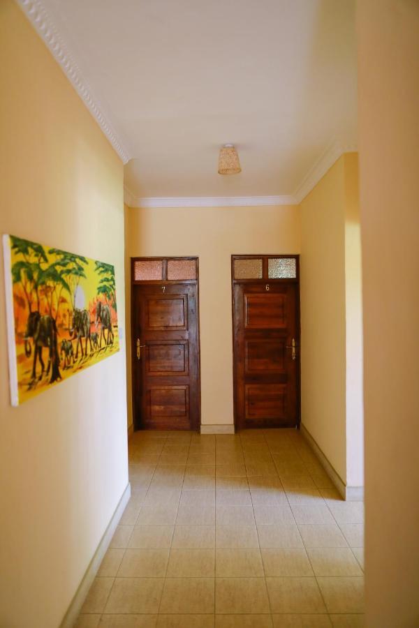 White House Of Tanzania Hostel อารูชา ภายนอก รูปภาพ
